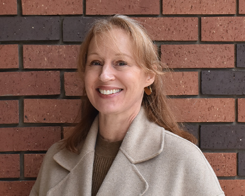 Laura Freed Headshot